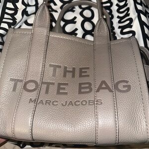Marc Jacobs The Tote Bag Small Leather- Cement